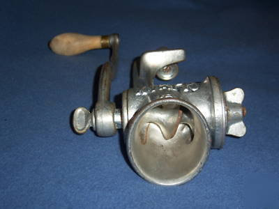 Hand crank vintage tabletop meat grinder, climax 51 vcg